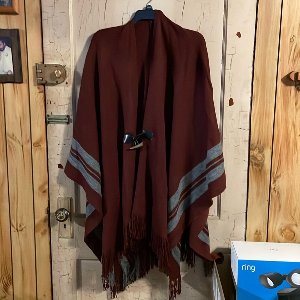 Lane Bryant Maroon Grey toggle poncho cape wrap ruana